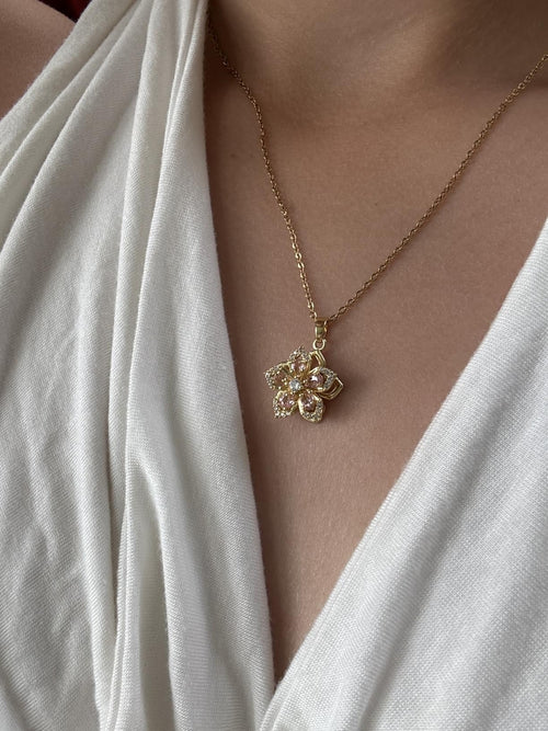 Yimari Flower Spinner Necklace Gold Minimal Pendant Design